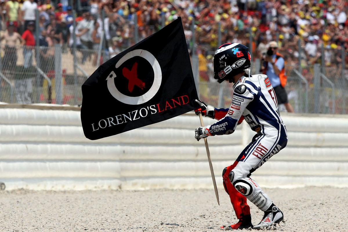 Jorge Lorenzo celebra una victoria en Moto GP.