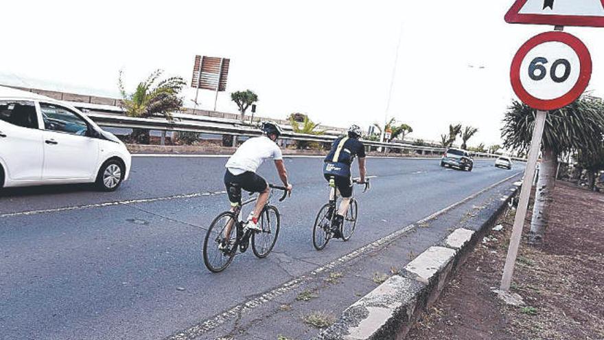 Fallece un ciclista de 57 años tras colisionar con un automóvil