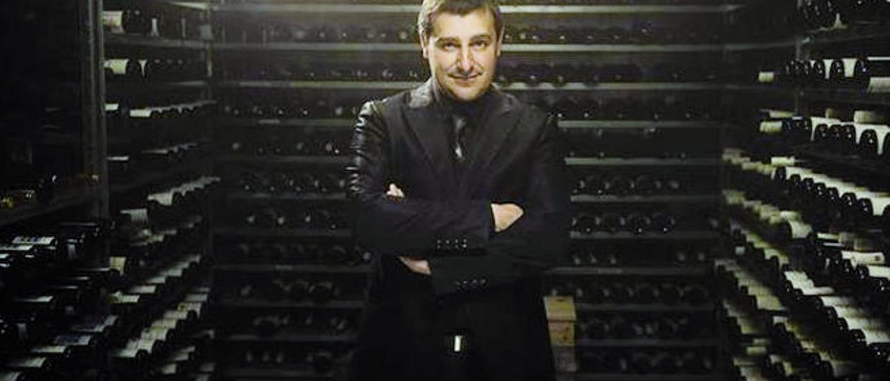 El sumiller Josep Roca, en la bodega del restaurante El Celler de Can Roca, que guarda 40.000 botellas de vino.