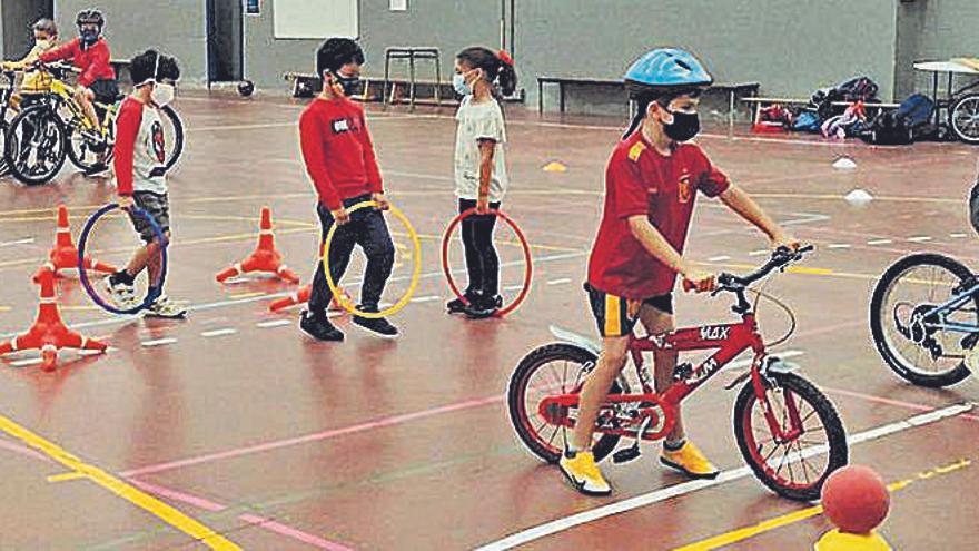 Un centenar de niños se une al segundo turno de los campamentos municipales de verano en Carral