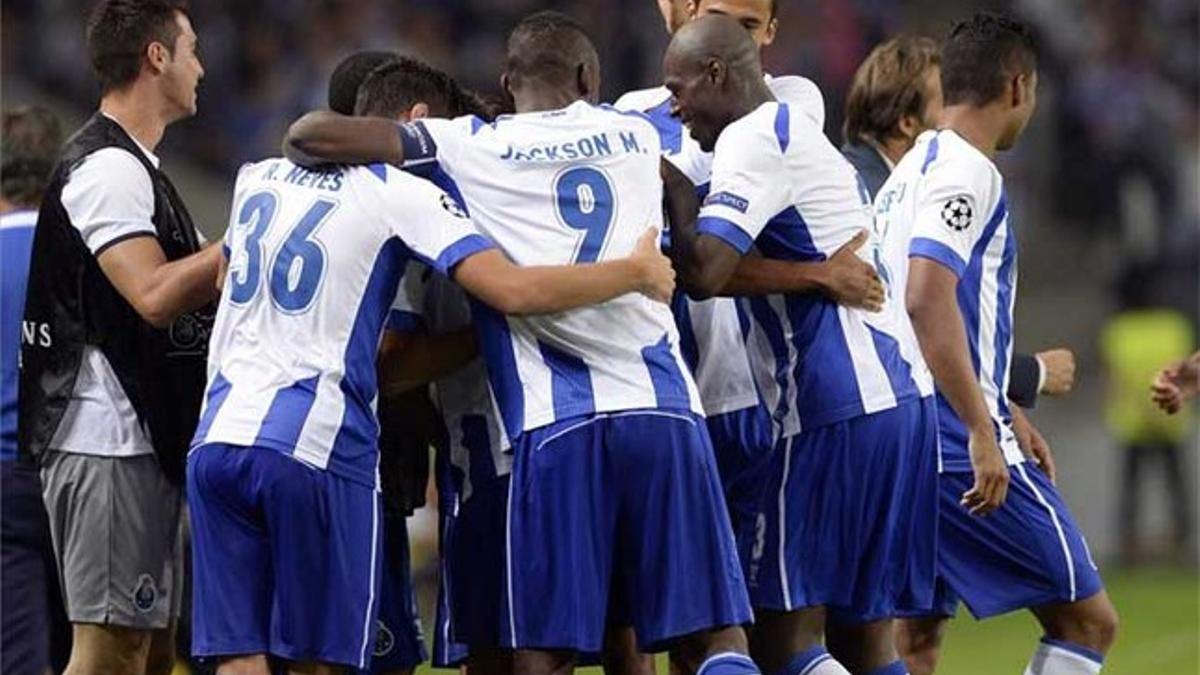 Jugadores del Porto celebran un gol ante el Lille