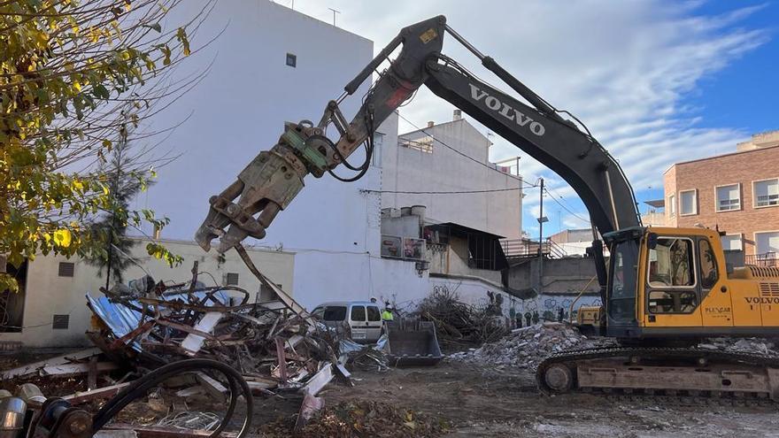 La demolición del colegio de la Fuensanta de Beniaján permitirá crear un parking disuasorio provisional