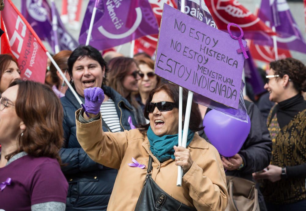 Piquete en el centro de Alicante por la huelga feminista