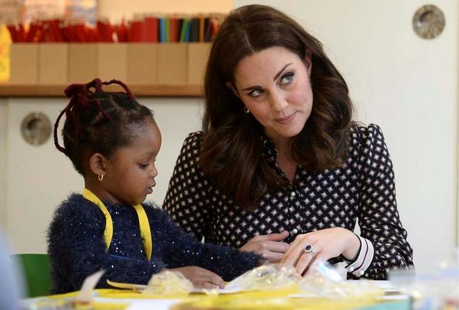 Kate Middleton mira picaruela