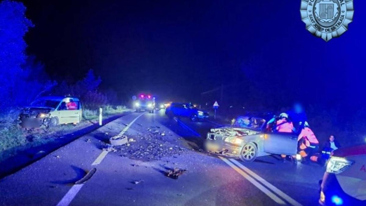 Los vehículos implicados en la violenta colisión.
