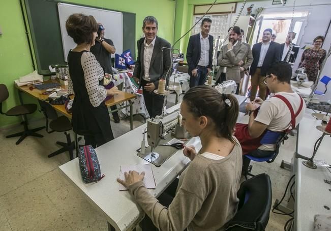 09/12/2016 EDUCACIÓN POLÍTICA  visita del presidente del gobierno Fernando Clavijo ey el presidente del cabildo de tenerife Carlos Alonso al Centro de Formación Profesional IES  Las Indias para explicar el proyectri Enlaza