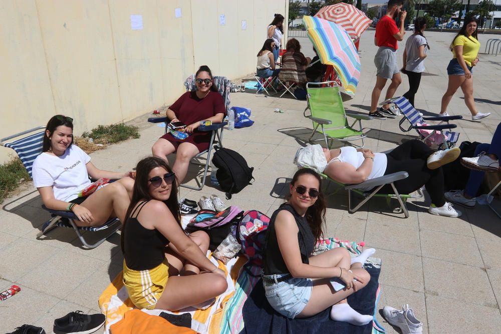 Colas para el concierto de OT en Málaga.