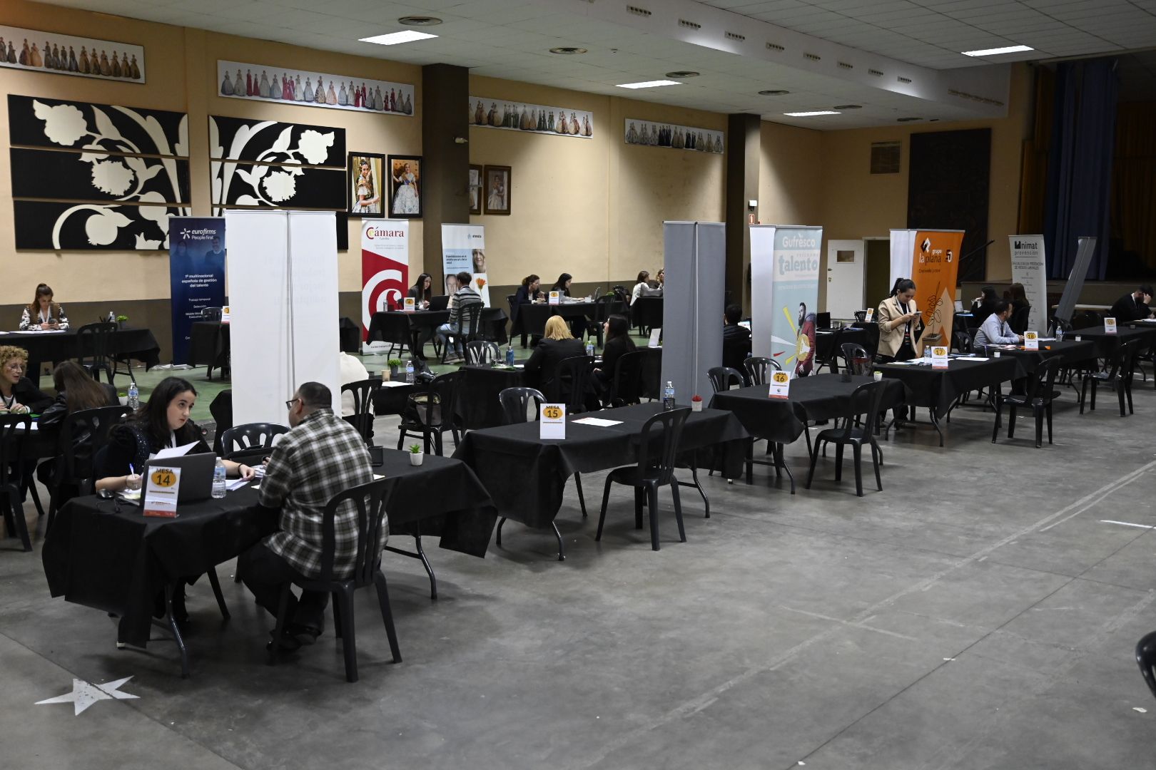 FOTOGALERÍA I Maratón de entrevistas en Burriana para encontrar un trabajo