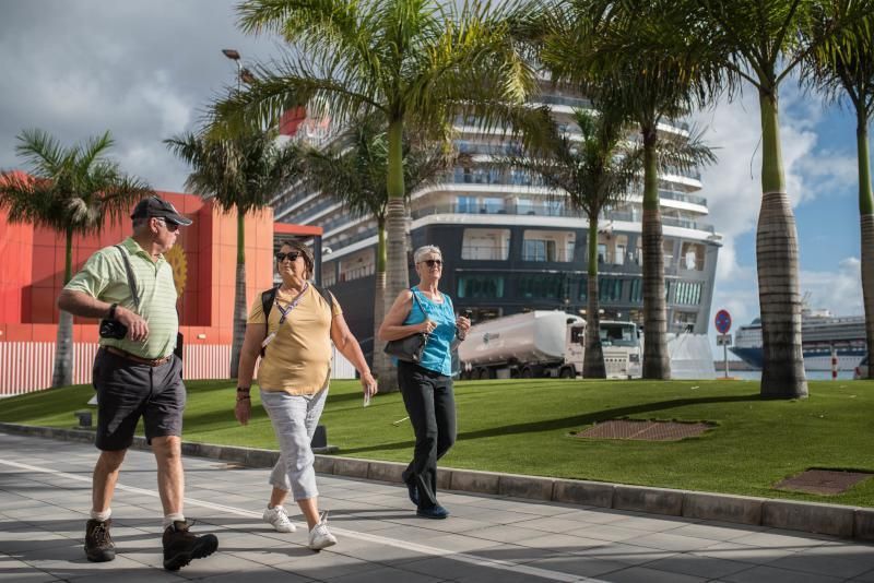 Cinco grandes cruceros coinciden en Tenerife