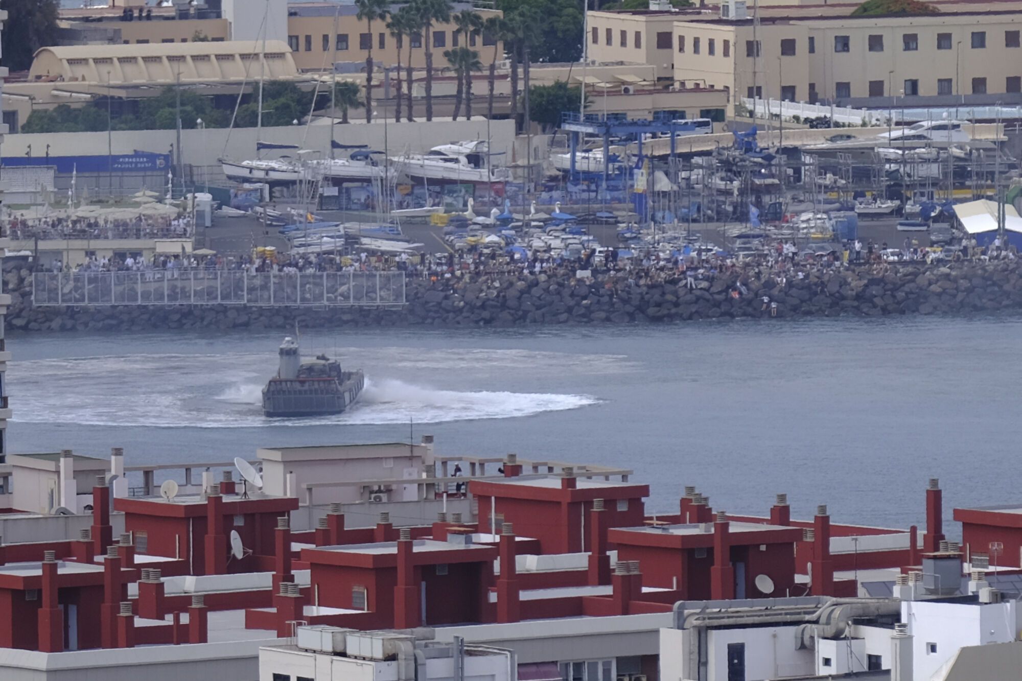 Los actos por el Día de las Fuerzas Armadas en Las Palmas de Gran Canaria, en imágenes
