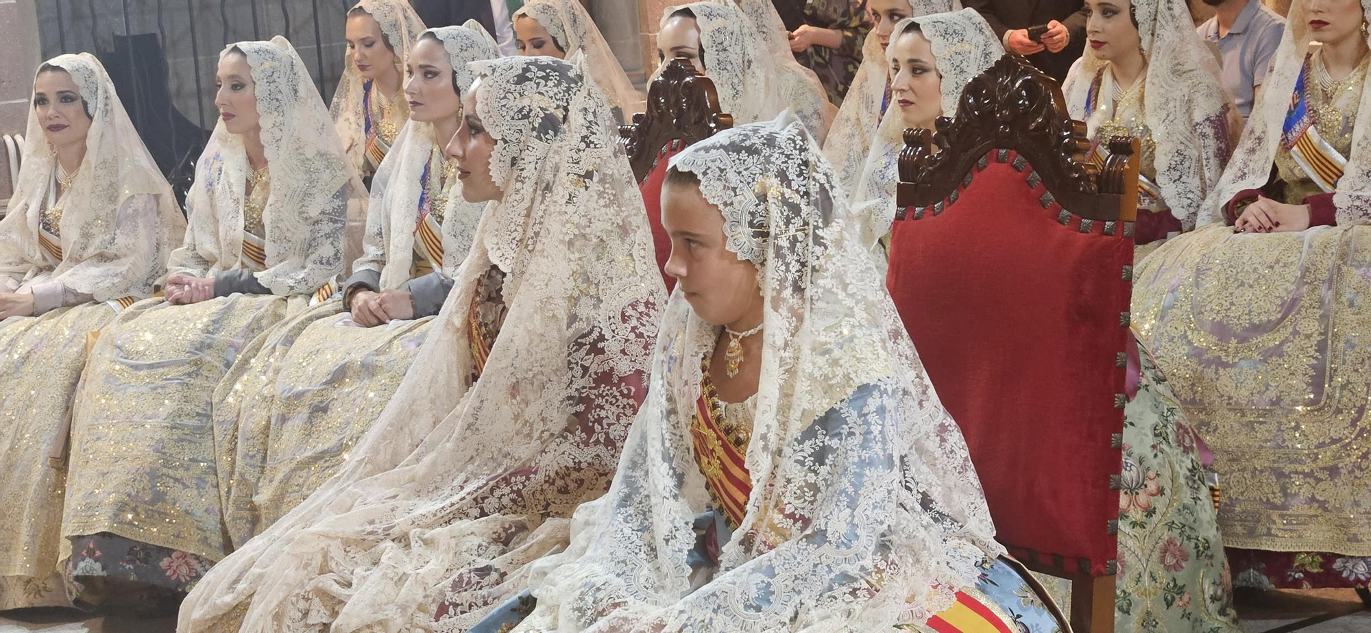 El Besamanos de falleras mayores y cortes 2024, en imágenes