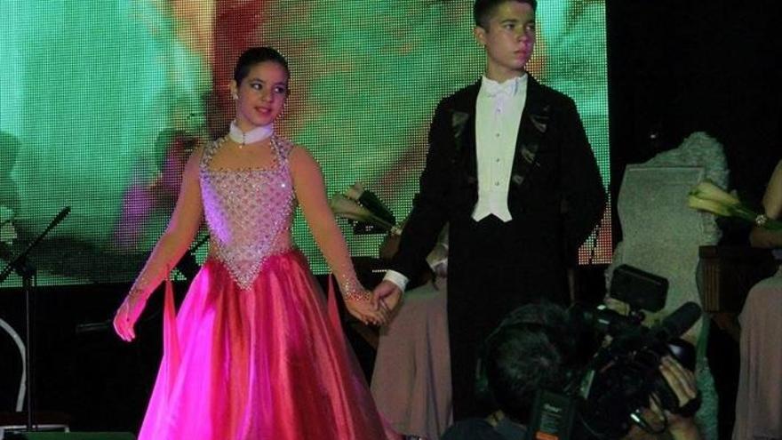 Abasal participa en los campeonatos de España y Europa de baile con 10 parejas