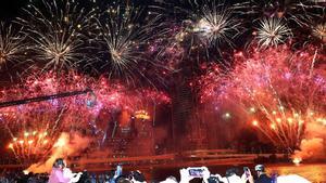 Australia celebra la elección de Brisbane como sede de los Juegos Olímpicos de 2032. En la foto, fuegos artificiales en Brisbane.