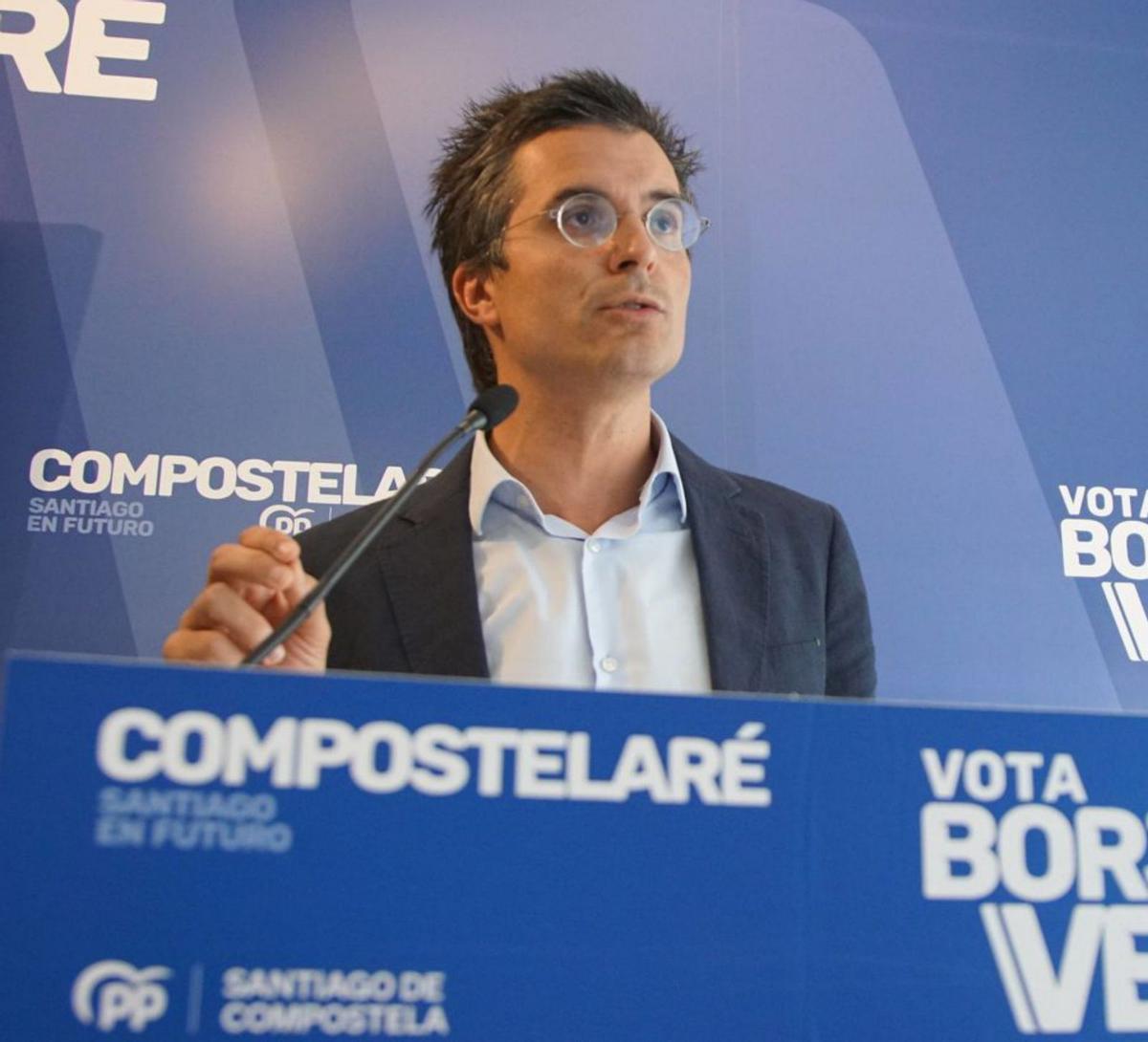 Borja Verea este lunes en su comparecencia en el local de campaña