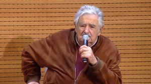 José Mujica, se reunió con Manuela Carmena en el Palacio de Cibeles, allí comparó la respuesta ciudadana que ha proclamado a Donald Trump presidente de los EEUU con el auge del nazismo y fascismo de los años 30. Además, añadió que esta elección es fruto de la globalización.