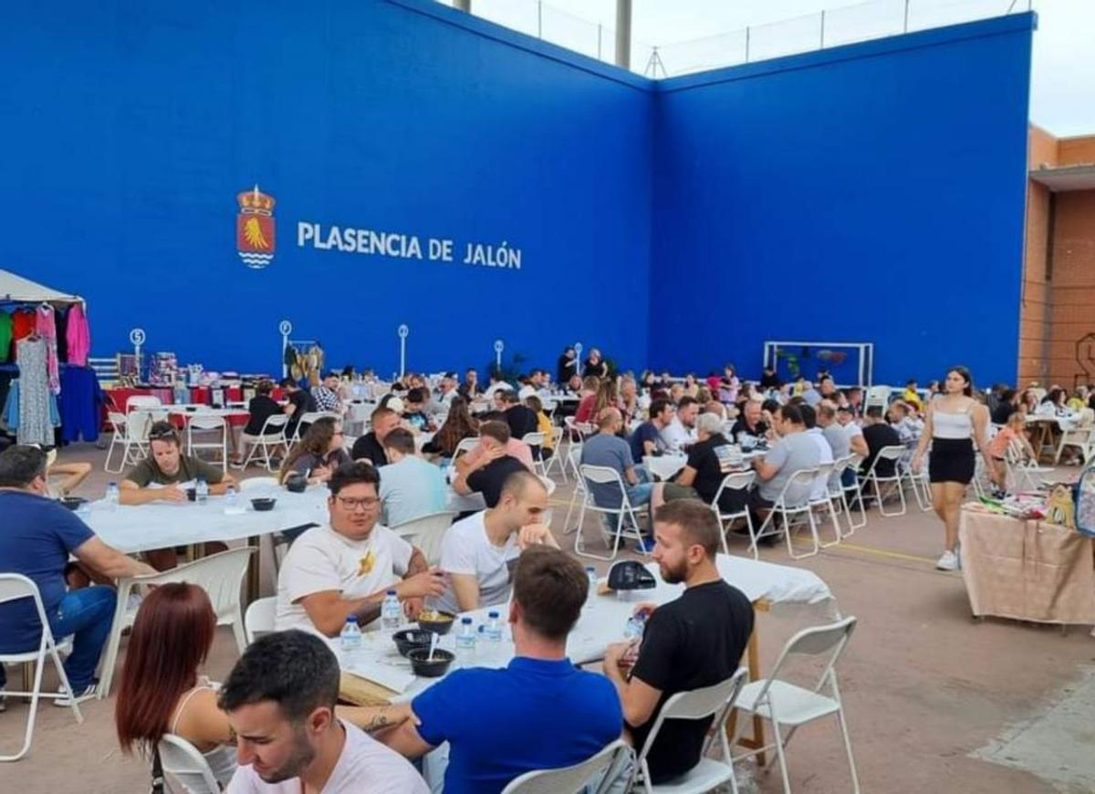 La comida estuvo marcada por la gran convivencia y participación. |