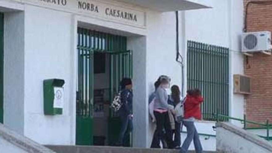 Un joven en tratamiento psiquiátrico ataca a su profesor con un cuchillo