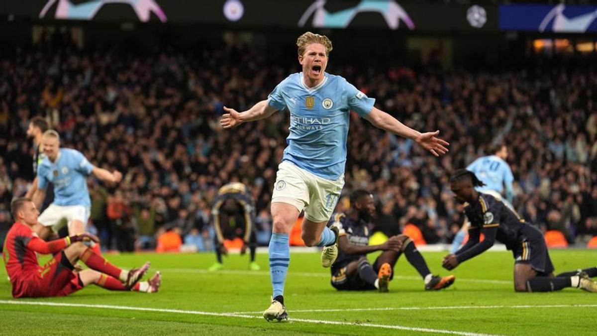 Kevin De Bruyne celebra el gol del empate durante el tiempo reglamentario.