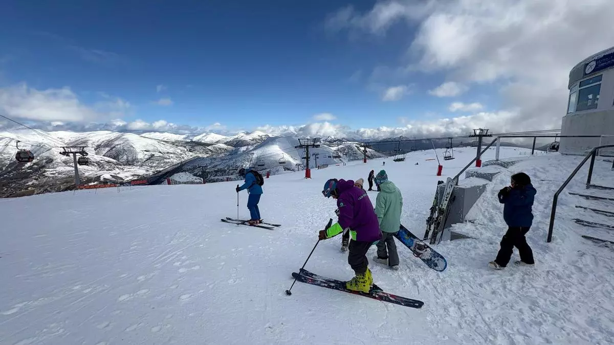 Los trabajadores de Pajares explotan, dicen "basta": piden amparo al Principado y exigen la "disolución" de la Mesa de la Nieve