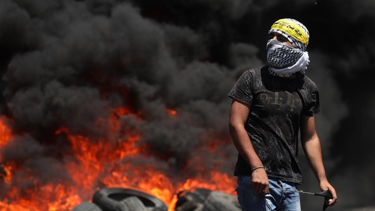 Imagen de archivo de un enfrentamiento entre palestinos y tropas israelíes.