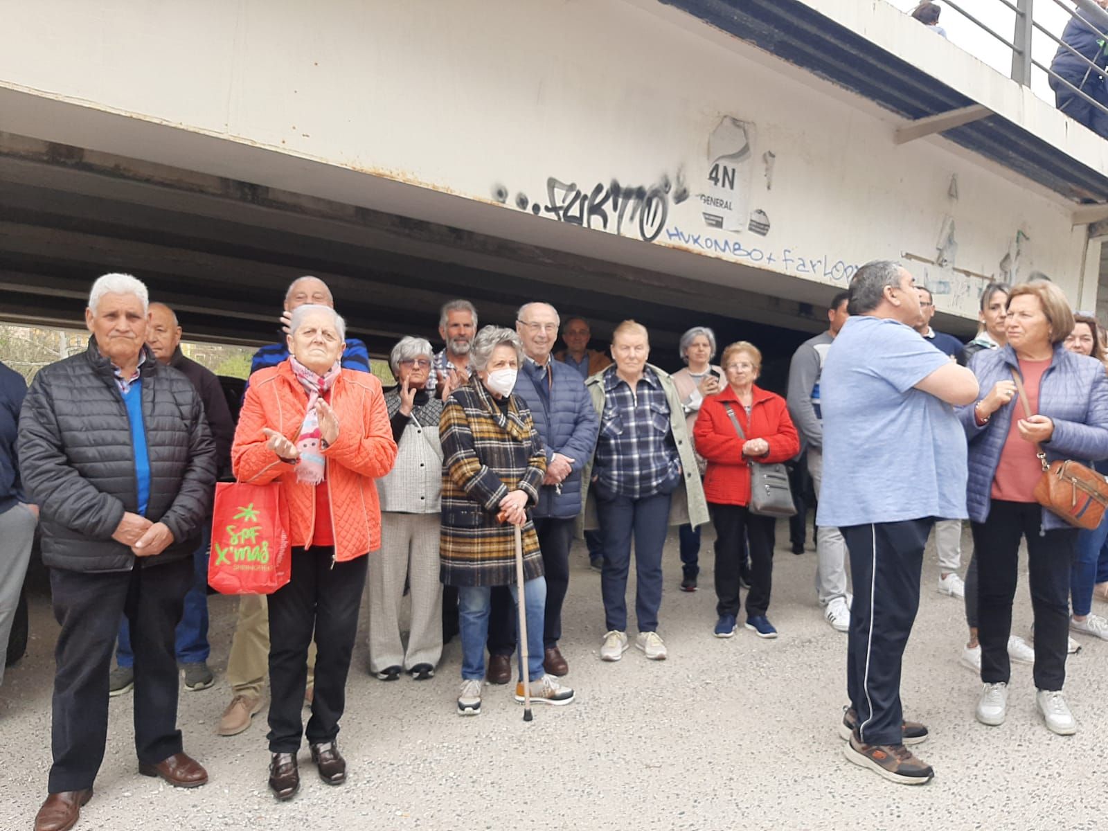 El Berrón se echa a la calle para reclamar más médicos