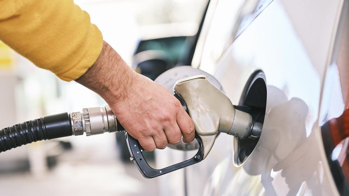 Estas son las gasolineras más baratas para echar gasolina este verano, según la OCU