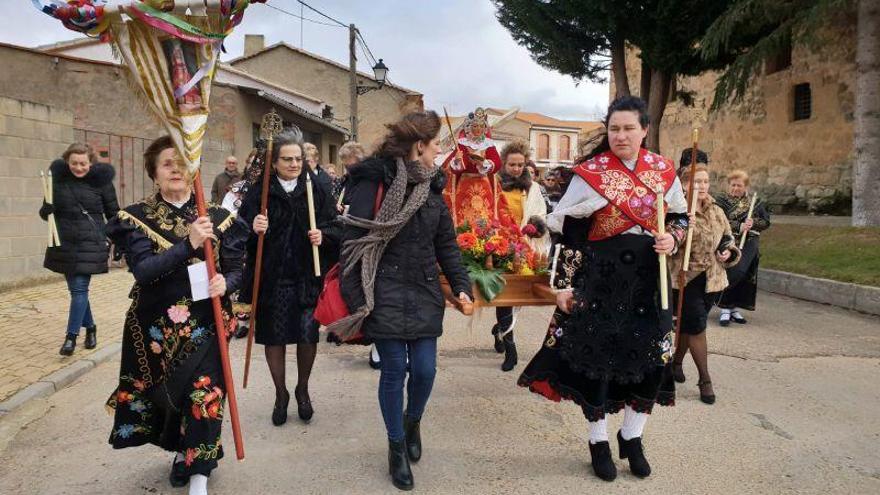 Procesión de las Águedas de Venialbo