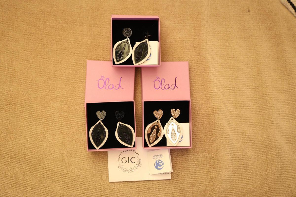 Los "vulvi rings" diseñados por la artesana gallega Olad para las jornadas de menopausia en mujer con VIH.