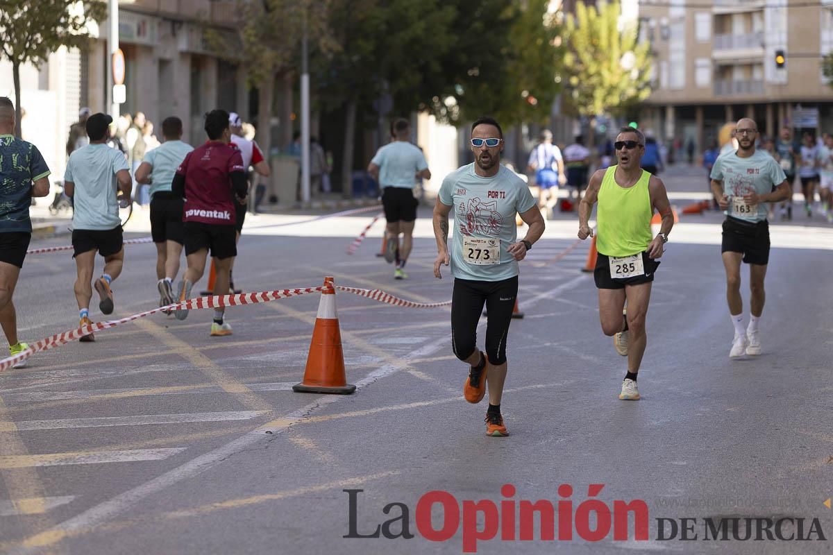Carrera '10K Assota por ti' en Caravaca (salida y giro primera vuelta)