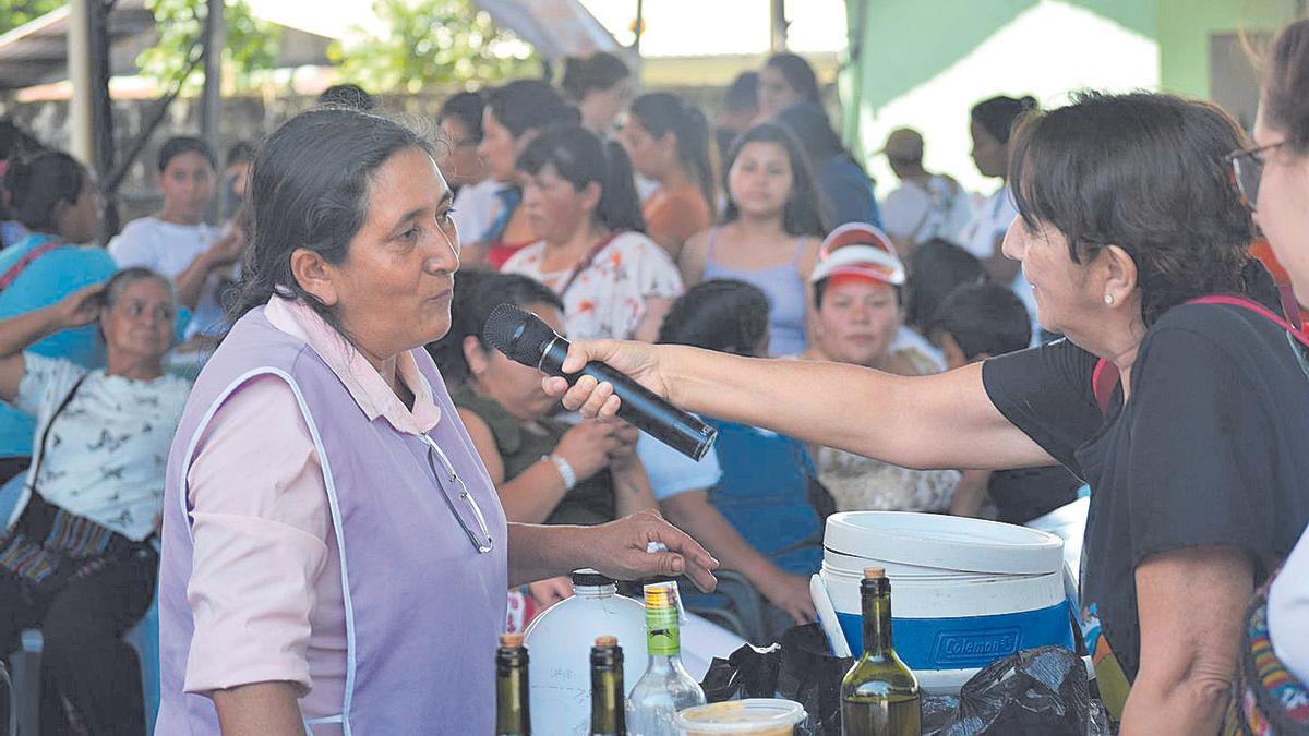 Huaquipura trata de transmitir respeto a la dignidad de las comunidades con las que coopera, como esta de Ecuador