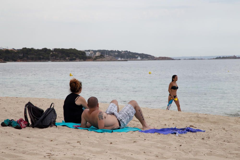 Fase 2 de la desescalada de Mallorca: Primer día con el baño autorizado en las playas