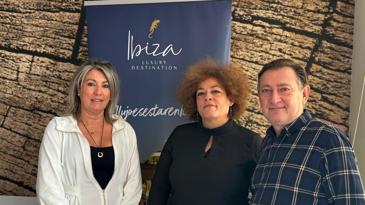 De izquierda a derecha Nuria Moreno, Inma Saranova y José Antonio Mari Varo.