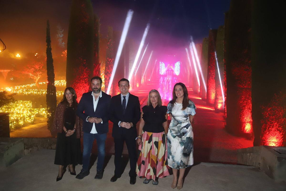 Las autoridades inauguran el espectáculo del Alcázar
