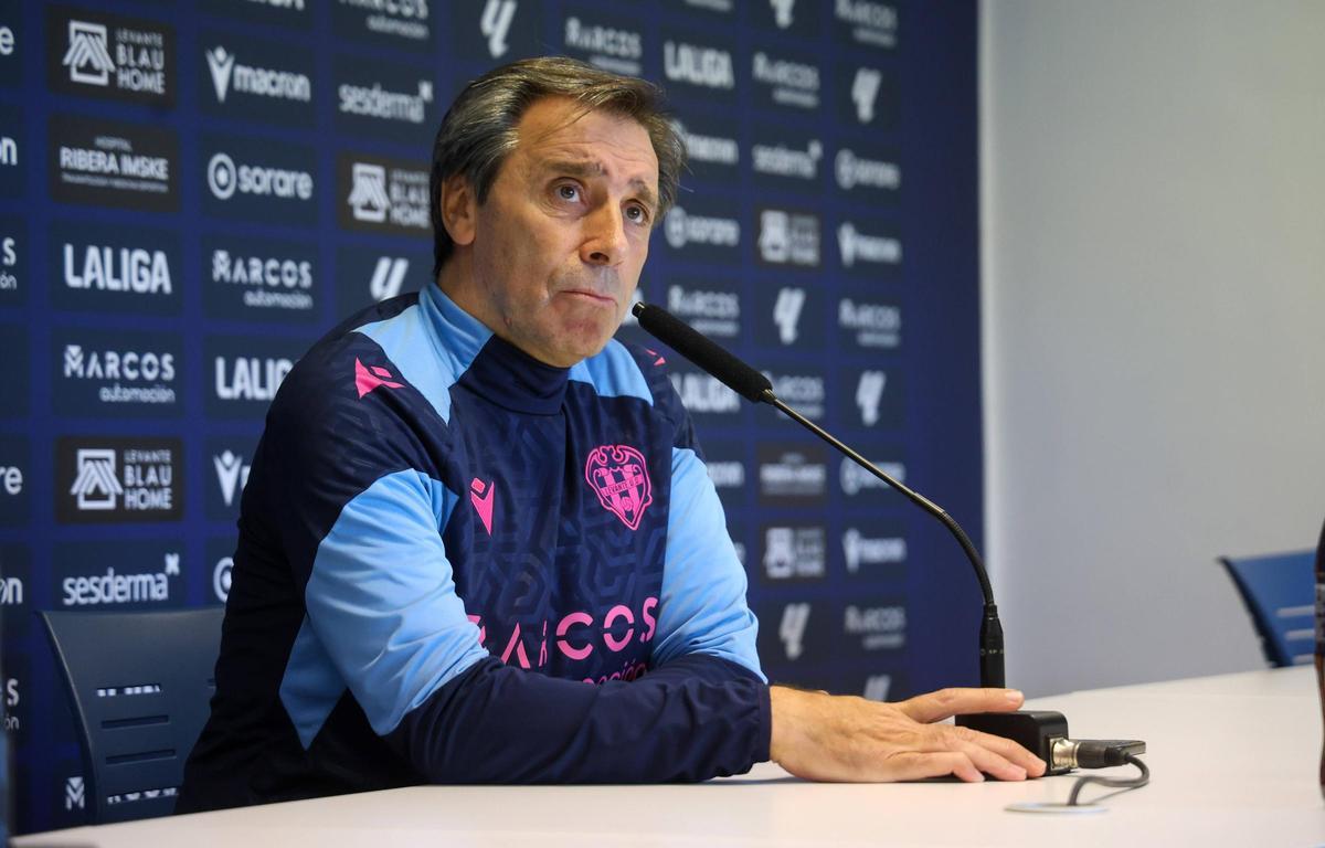 Rueda de prensa de Felipe Miñambres previa al enfrentamiento ante el Huesca