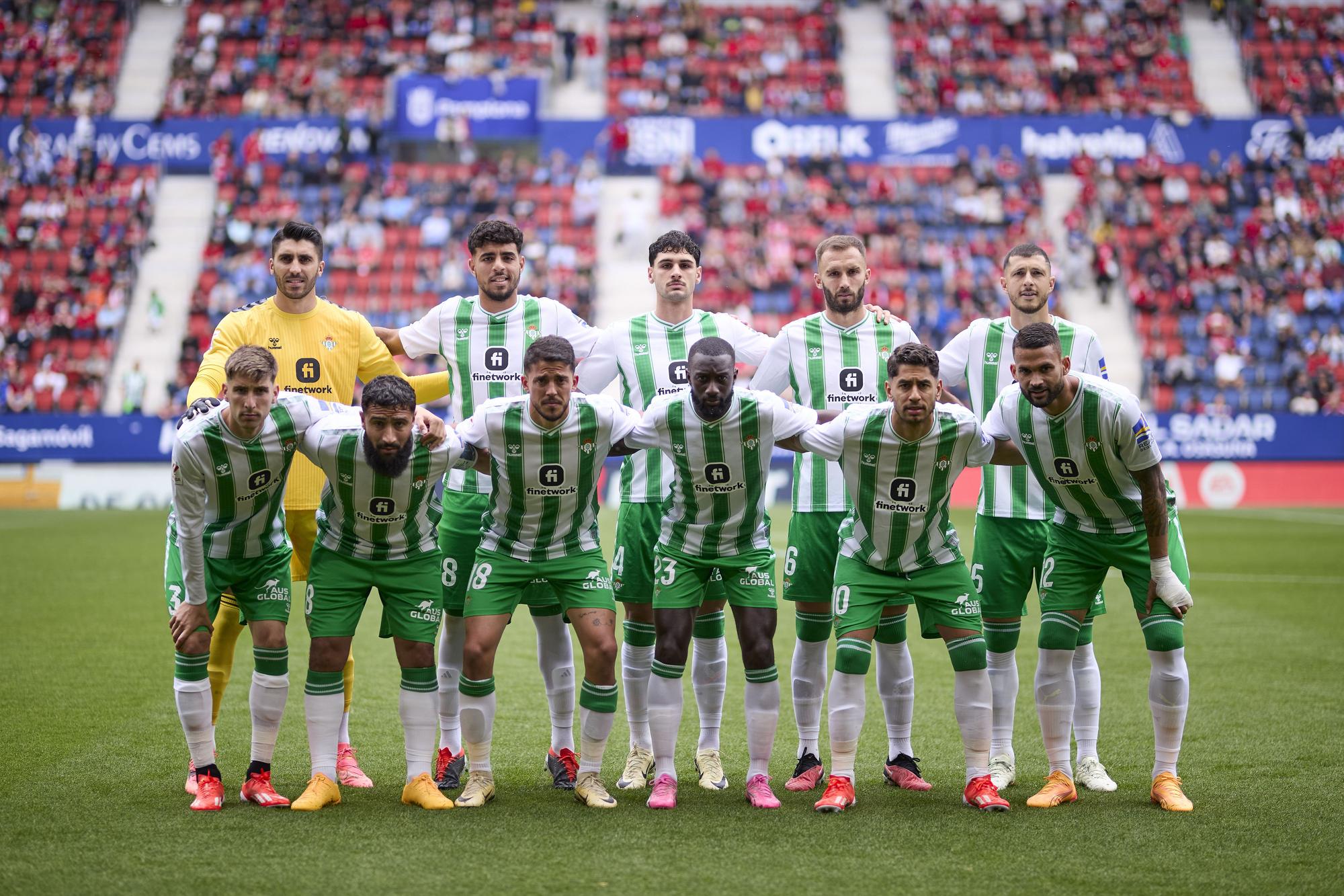 Players of Real Betis Balompie line up for a team photo during the LaLiga EA Sports match between CA Osasuna and Real Betis Balompie at El Sadar on May 5, 2024, in Pamplona, Spain. AFP7 05/05/2024 ONLY FOR USE IN SPAIN / Ricardo Larreina / AFP7 / Europa Press;2024;SPAIN;Soccer;Sport;ZSOCCER;ZSPORT;CA Osasuna v Real Betis - La Liga EA Sports;