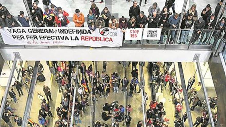 Puigdemont aplaude los cortes del AVE en Gerona y en la estación de Sants