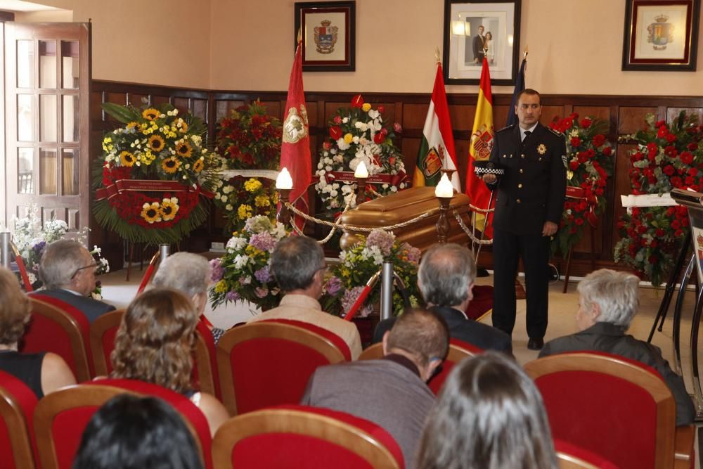 Cientos de personas despiden a Gustavo Bueno en su ciudad natal, Santo Domingo de la Calzada, en La Rioja