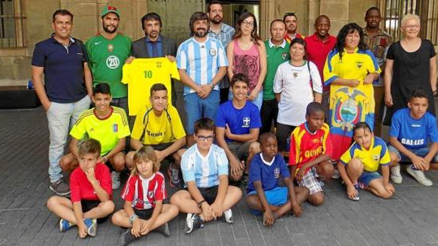 Representants dels diferents països participants al Mundialet en la presentació que es va fer ahir