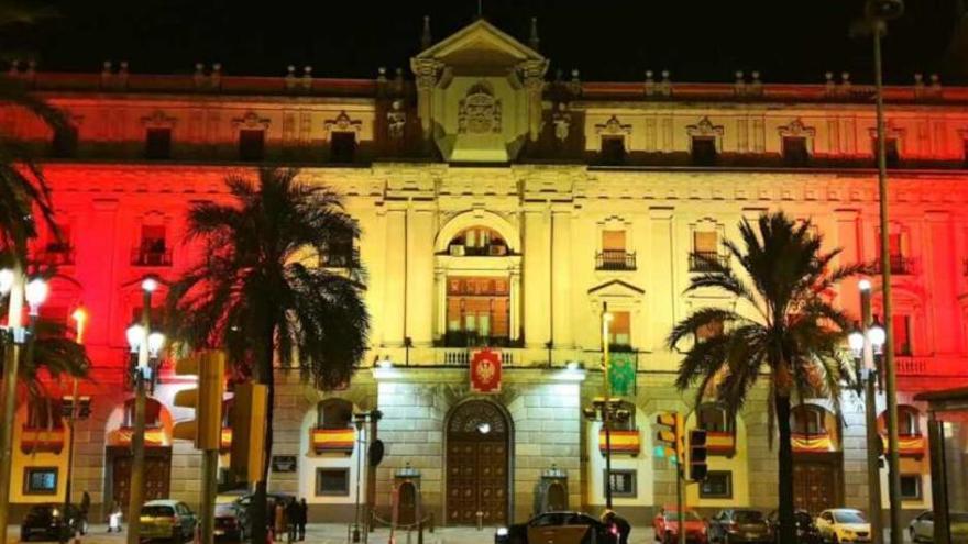 L&#039;exèrcit il·lumina la Capitania Militar en Barcelona amb una gran bandera espanyola