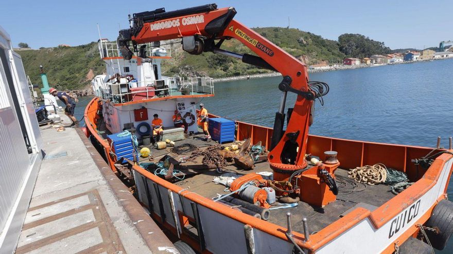 El «Cuico», ayer, atracado en el puerto de Avilés. | Miki López