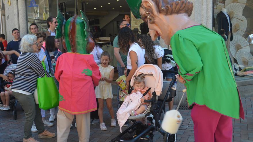 GALERÍA | Los Gigantes y Cabezudos animan las Fiestas del Toro en Benavente