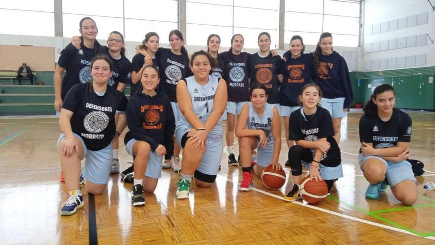 Integrantes de los equipos infantil y cadete del Defensores do Morrazo. |  // FDV