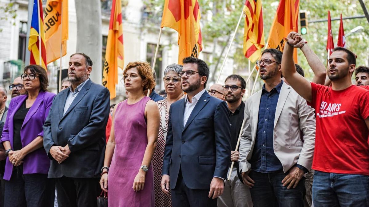 Junts y ERC se comprometen a "persistir" en la independencia en una ...