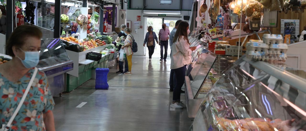 Interior del Mercado Provisional de Elche.