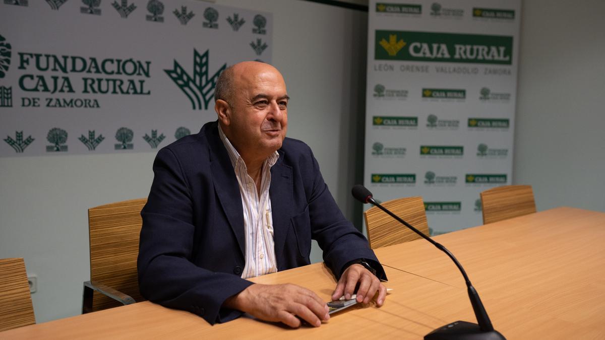 El secretario de la Fundación Caja Rural de Zamora, Feliciano Ferrero, durante la presentación.