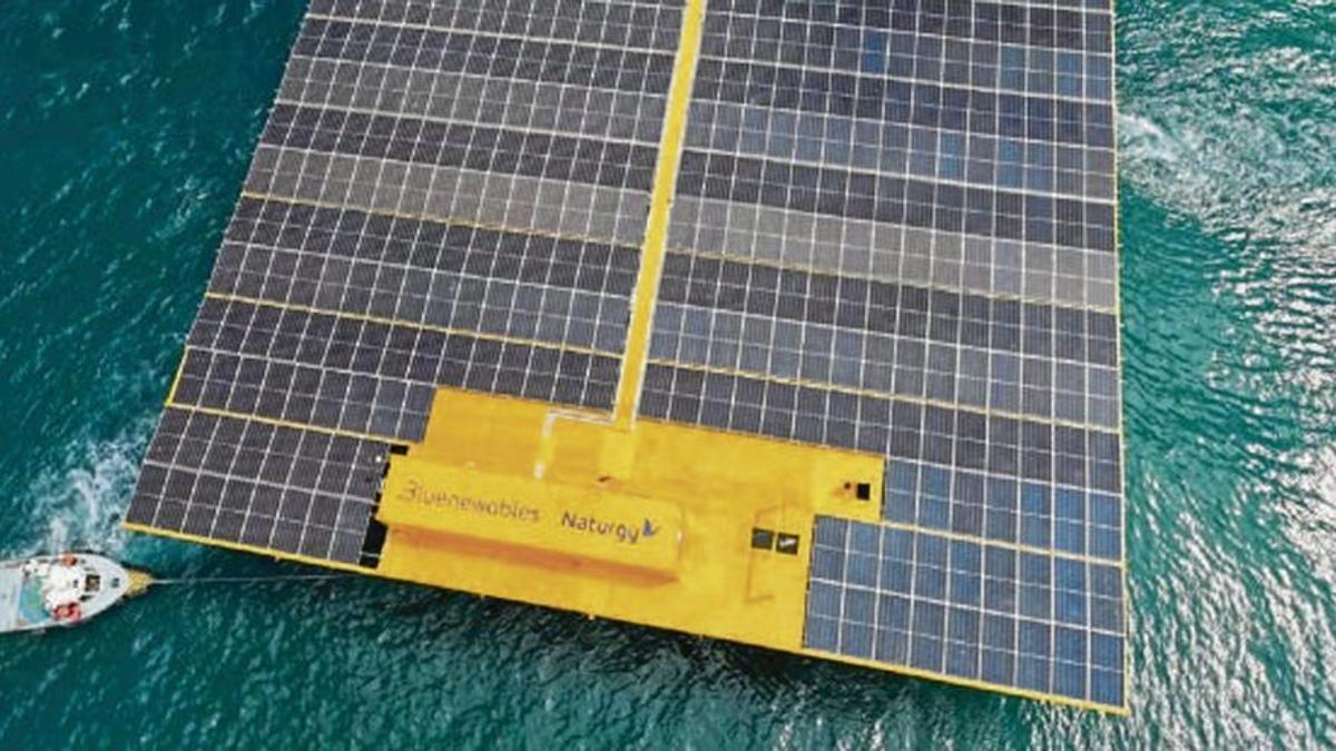 La primera "isla" de las dos placas solares del proyecto con sello avilesino.