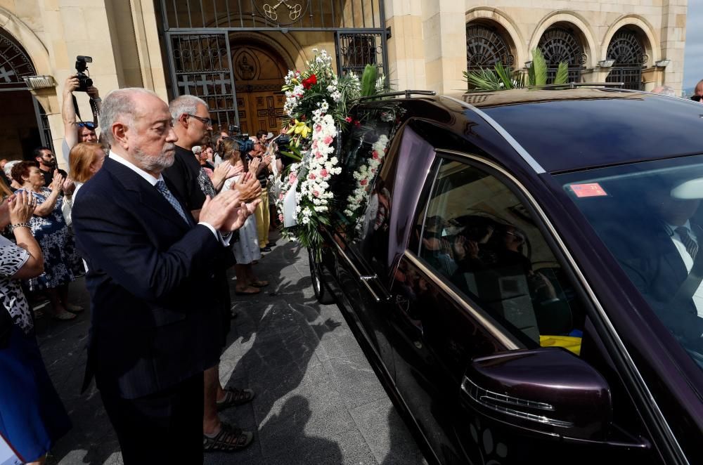 Funeral de Arturo Fernández: Emoción para despedir al chatín de la Puerta de la Villa