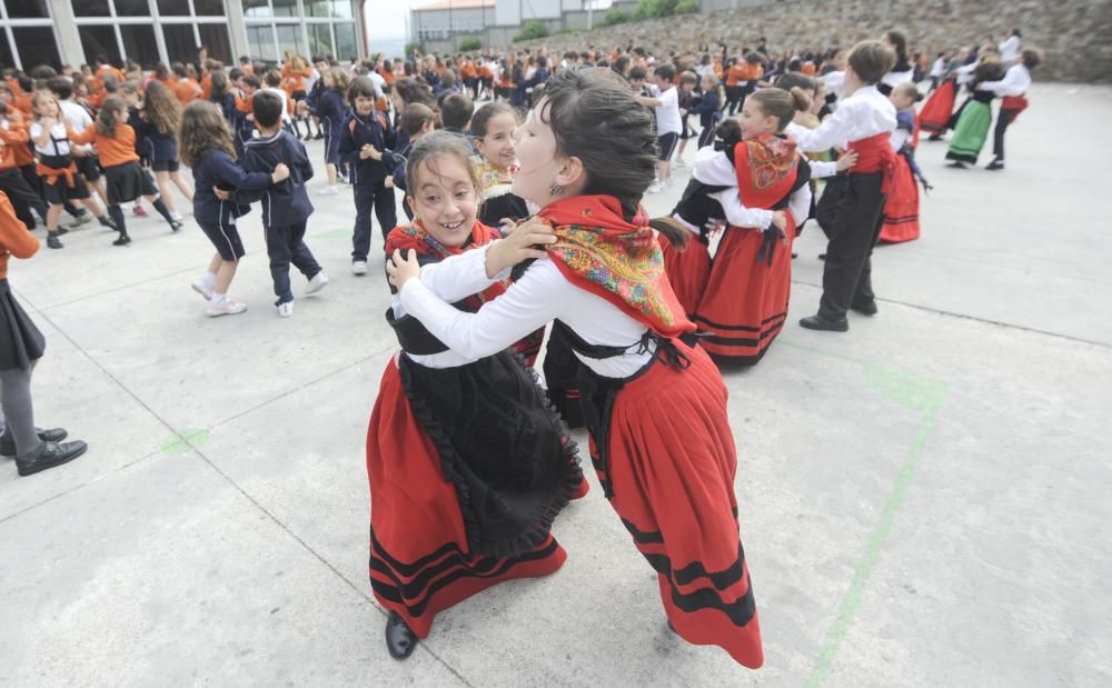 Muiñeira con 450 alumnos del colegio Franciscanas