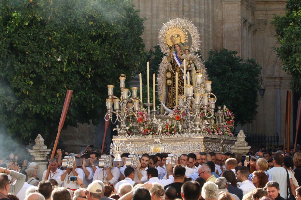 La Virgen del Carmen de Pedregalejo preside el Rosario de las Glorias