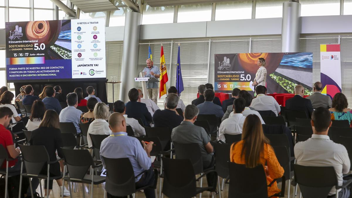 La inauguración oficial del foro tuvo lugar el pasado jueves 16 de junio en la sala de cristal de Distrito Digital